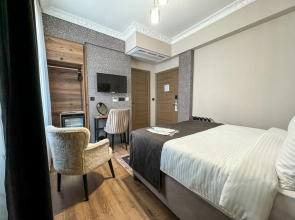 Отель Grand Clover