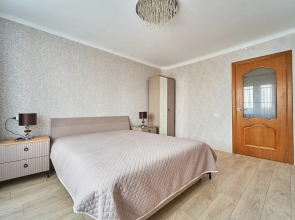 Квартира Большая 4-х комнатная квартира недалеко от центра