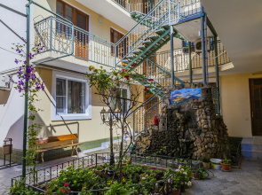Faina Guest house