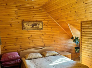 Гостевой Дом  У Звонницы монастыря с баней