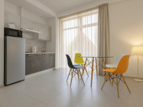 Квартира Студия с витражными окнами с видом на лес и горы