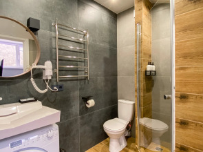 Студия с видом на озеро и горы на улице ГЭС