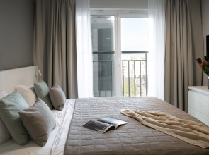 MyhomeYourhome Na Salova 61 Apartments