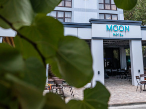 Отель Moon Hotel