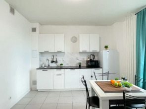 Апартаменты Sunny Days Apartment Оранж Парк 13