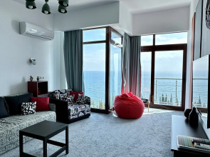 Gory Prostornye S Tishinoy I Svoey Terrasoy S Vidom Na More Apartments