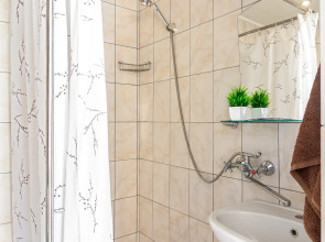 Частный дом с огороженной территорией от посторонних глаз