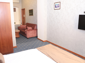 Port Hotel