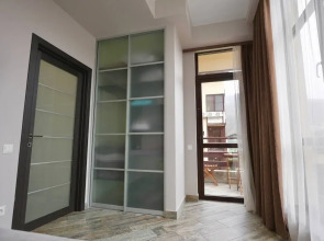 Квартира Огромная трехкомнатная квартира напротив подъемника