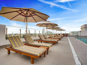 Отель Lemon Tree Hotel Jumeirah Dubai