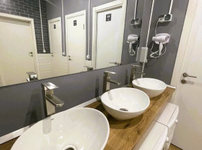 Хостел Moon Sky 24/7