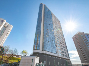 Апартаменты на высоком этаже, рядом с театром и мостом, недалеко от центра. Фастовская 29.