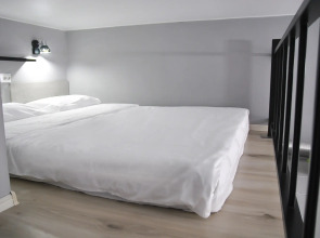 Апартаменты на Сенной площади с видом на канал Грибоедова