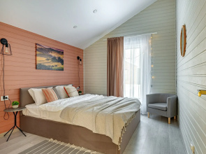 S prostornoj terrasoj v KP Grin Laundzh Private house