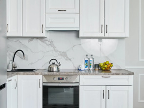 Апартаменты Luma White #2 в центре города с красивым видом на балконе