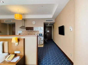 Parkside Hotel & Apartments