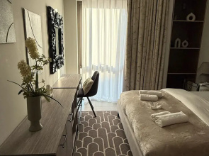 Апартаменты Сozy 1BR at Vida Residences Creek Beach