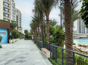 Апартаменты Сozy 1BR at Vida Residences Creek Beach