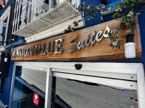 Отель Moon Blue