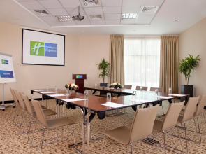 Holiday Inn Express Dubai - Safa Park, an IHG Hotel