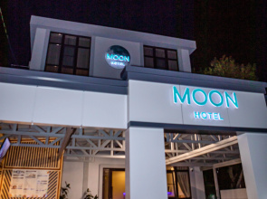 Отель Moon Hotel