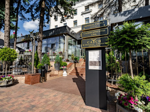 Отель Imperial Palace