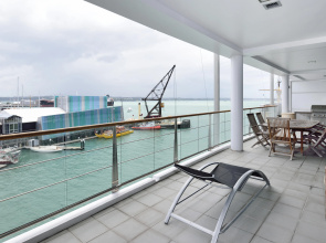 Waterfront Suites in the Heart of Auckland Apartments