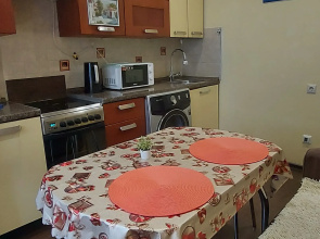 Uyutnaya kvartira s shikarnym vidom iz okna Flat