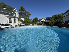S Basseynom I Baney Private house