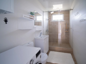 Частный Дом с Бассейном Мансардой и Видом на Горы