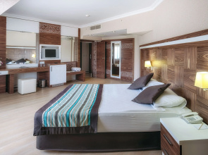Отель Royal Towers Kiris
