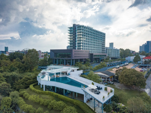 Tsix5 Phenomenal Hotel