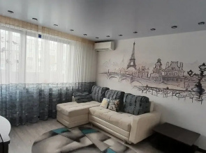 Apartamenty dvuhkomnatnye s divanom