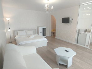 U Glavnoy Ploschadi Pobedy Flat