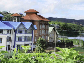 Yoho Pello Lake Resort Hotel