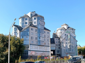 Sense na naberezhnoj c vidom na vodu Apartments