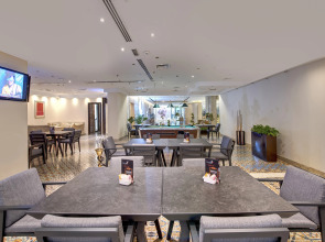 Отель Two Seasons Hotel & Apartments