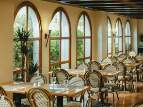 Отель Dubai Marine Beach Resort & Spa