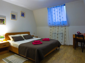 Отель Iceberg House