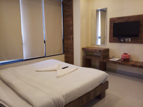 Shree Pratham Milan by Sky Stays Hotel