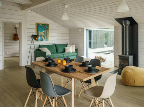 Cottage Semeyniy tri toma u finskogo zaliva Private house