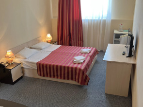 Отель Максимус