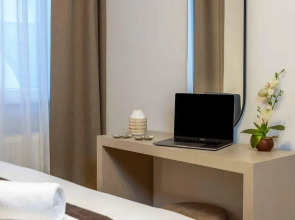 Отель BayMari Suites City Life