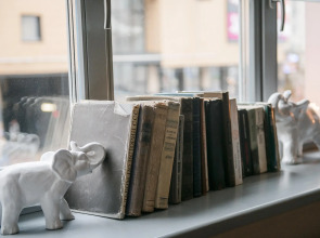 Апартаменты Студия с отдельной спальней в районе вокзала