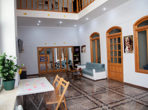 Хостел Happy Baku Hostel & Tours