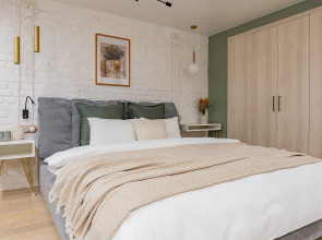 Апартаменты в Центре на Невзоровых 7 Сова-Дом