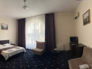 Отель Максимус