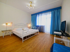 Трёхкомнатные апартаменты на Маршала Чуйкова