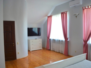 Частный Дом с Беседкой на Проспекте Дзержинского 25