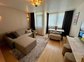 Отель Weingart Suites